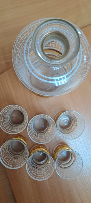 Графин с рюмками.  Позолота.