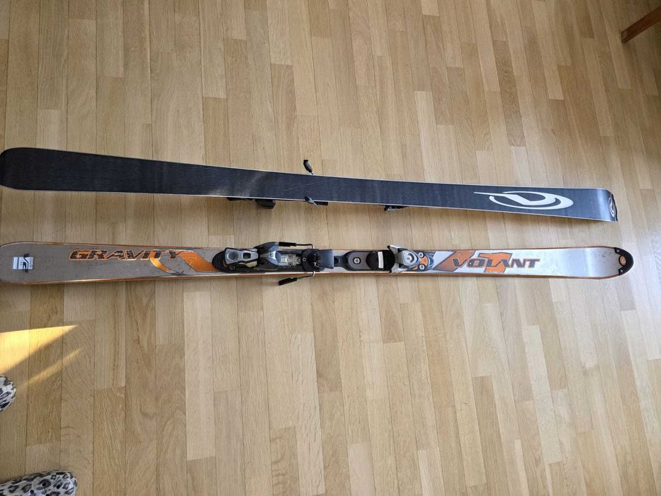 Narty zjazdowe męskie Volant Gravity 180 cm naostrzone i nasmarowane