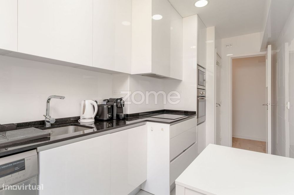 Apartamento T2 Totalmente Remodelado Junto Hospital da Cruz Vermelha