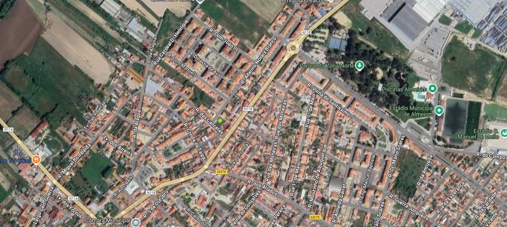 Terreno Urbano com 412 m2 para construção de moradia em Almeirim