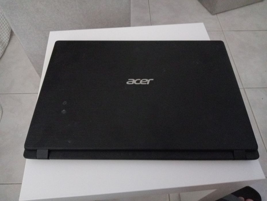 Portátil Acer com carregador