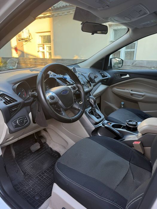 Продаються автомобіль Ford Escape 2013року і