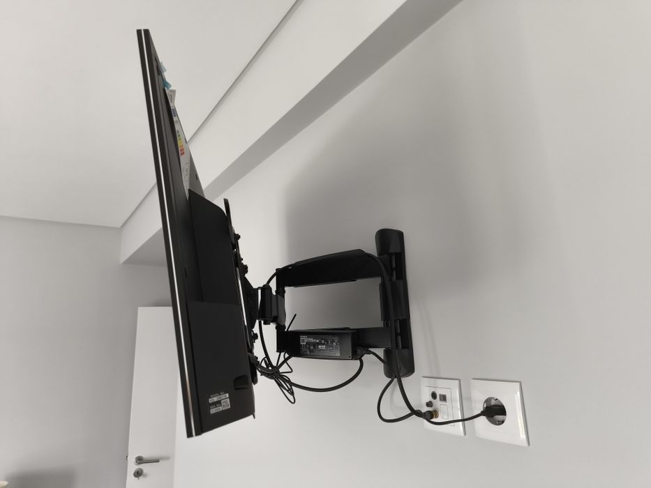 Televisão Sony 32" com suporte