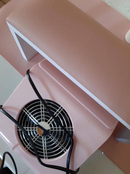 Витяжка та підставка манікюрні