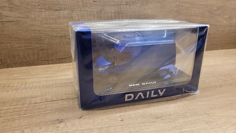 Model IVECO DAILY 2019 1:43 ELIGOR Blue Boreale Furgon MY19 NOWY