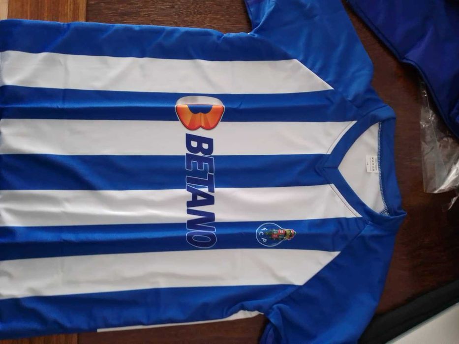 Conjuntos desportivos (calção e camisola) de boa qualidade