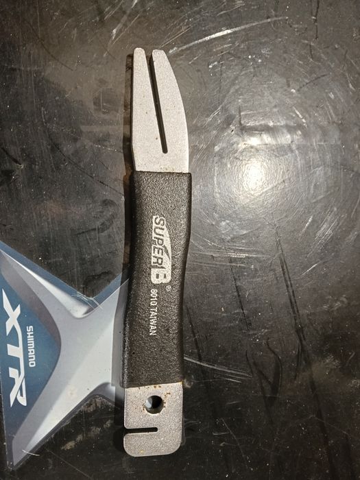 Desempenador de discos de travão de bicicleta