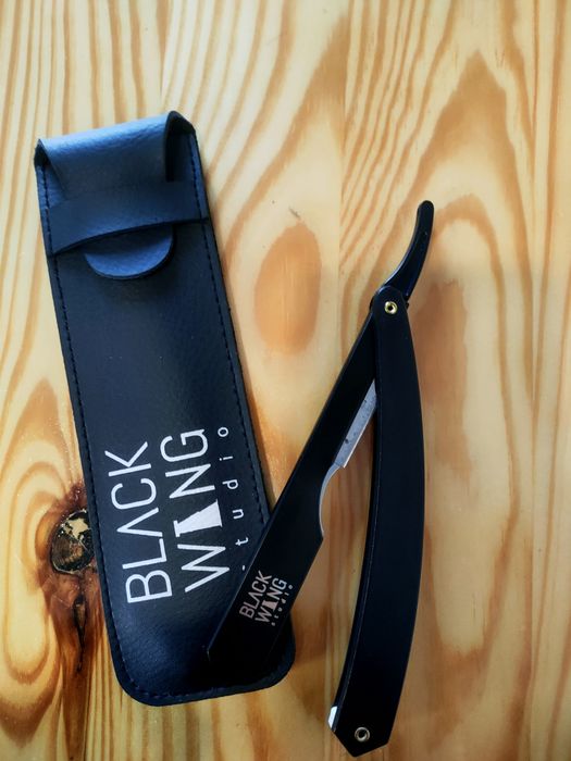 Nowe brzytwy  z wymienianymi żyletkami w eleganckim etui