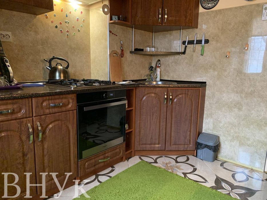 Продам 2-кімнатну квартиру з ремонтом та меблями