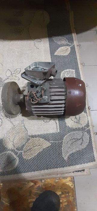 Продам асинхронный двигатель