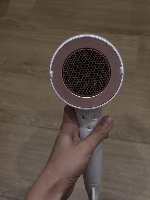 Фен Philips з технологією SenseIQ BHD827/00