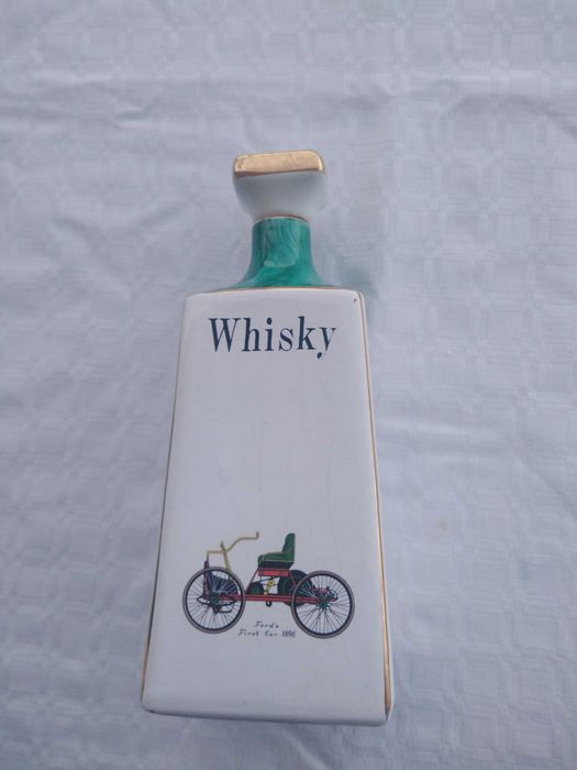 Garrafa de Cerâmica Para Whisky