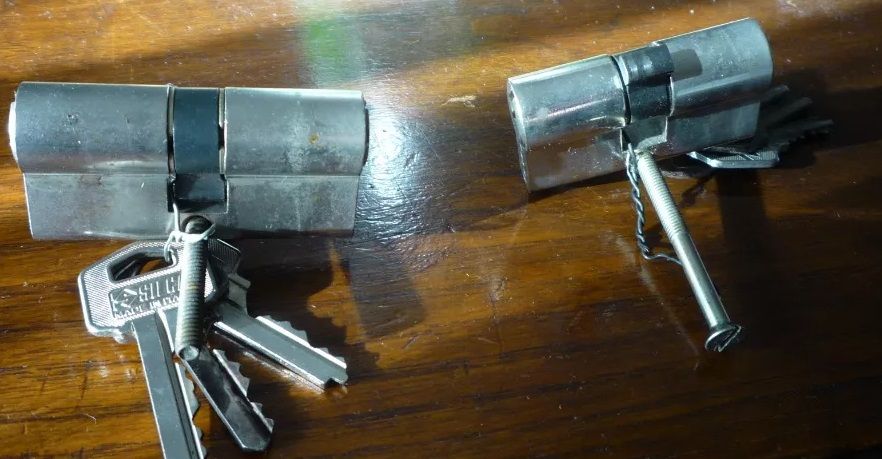 Puxadores+dobradiças+espelhos p/ armário+2 canhões p/ fechaduras
