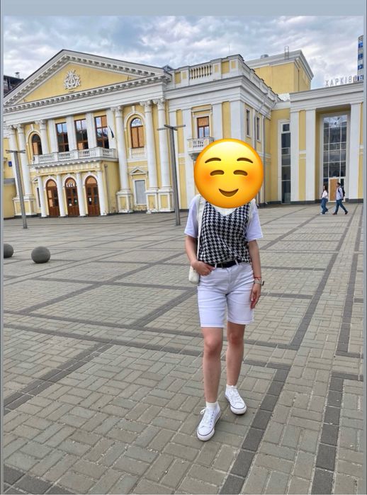 Жилетка жіноча в гарному стані