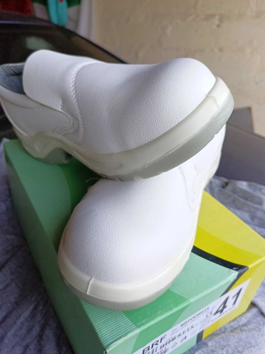 Продам обувь для работы