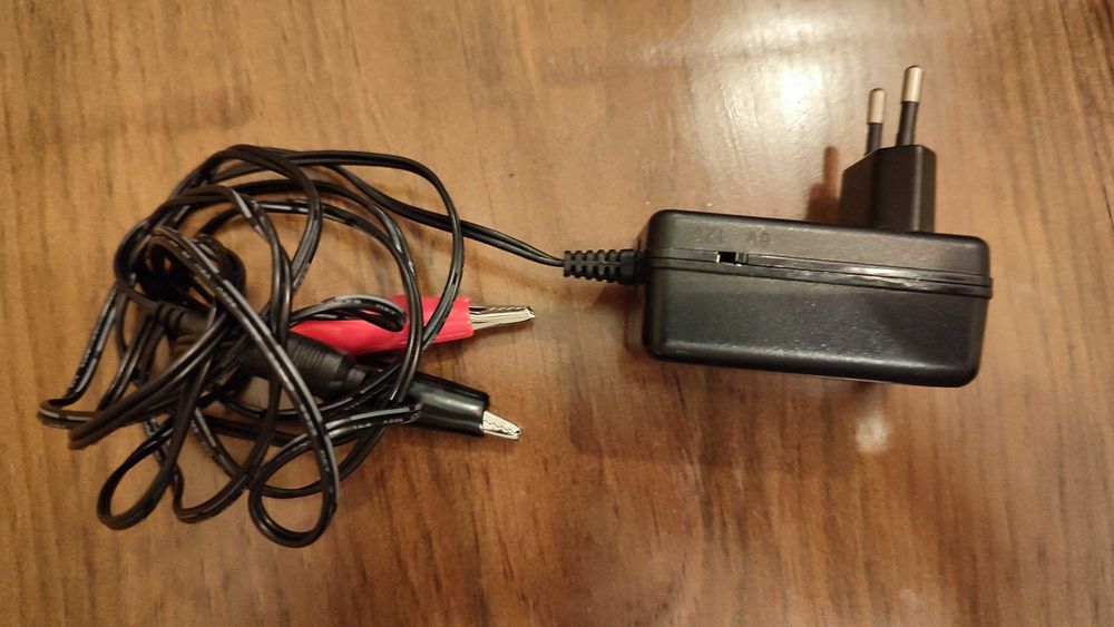 6/12V Charger + 3 Batteries64297475434499121