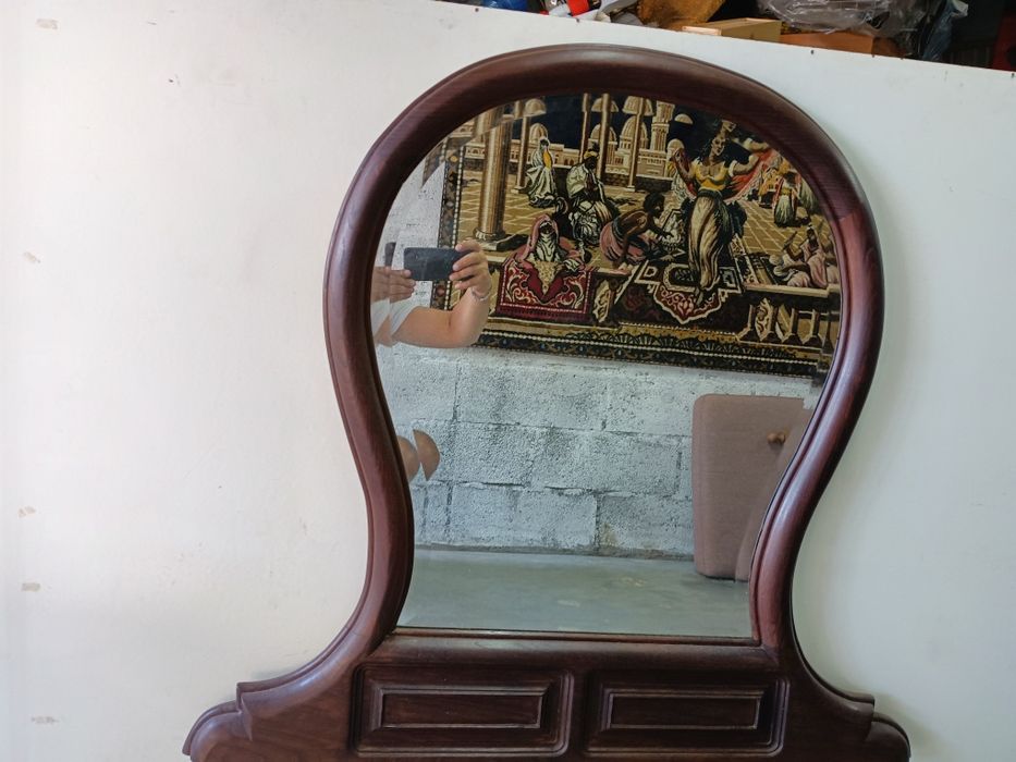 Espelho para cómoda em mogno, medidas 92/88cm altura