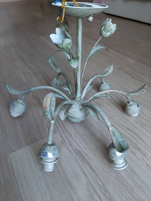 Люстра на 6 плафонов