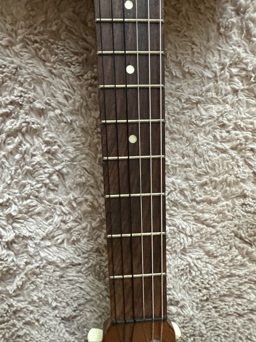 Hofner класична гітара + нейлонові струни
