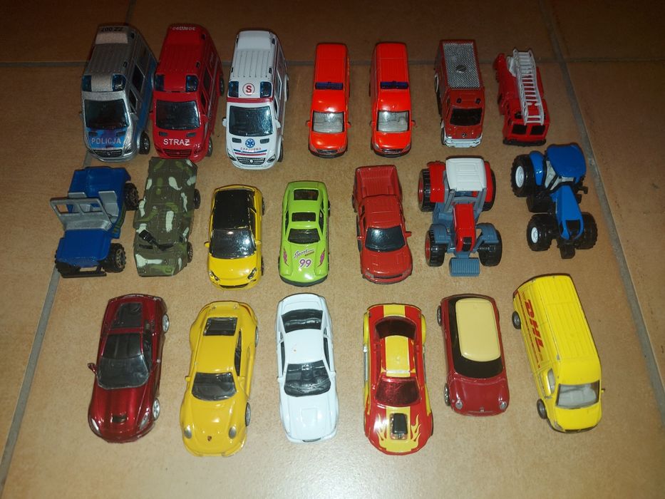 Samochody pojazdy zestaw 20 sztuk.