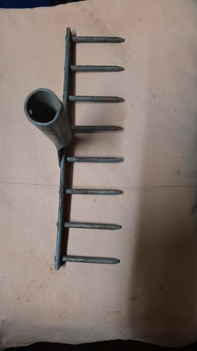 Лопаты снежные. Тяпки. Молоток. Строительные мастерки.