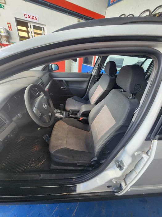 Opel Vectra C Caravan 2.2 DTI de 2004 ás peças