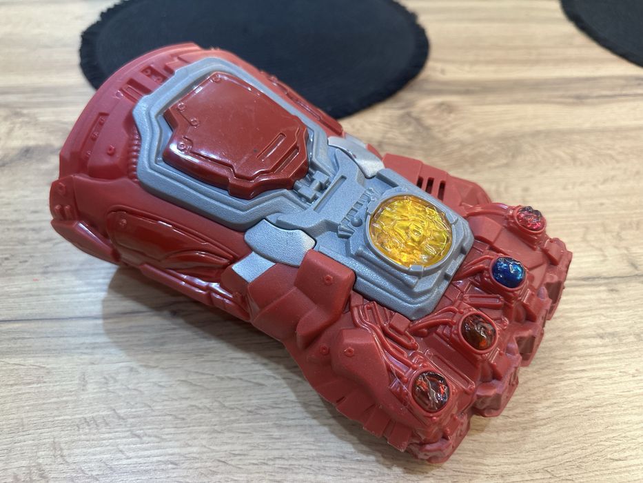 Marvel Rękawica Thanosa Avengers inteaktywna