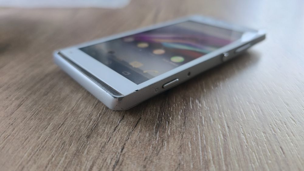 Smartfon Sony xperia SP biały + zestaw słuchawkowy MH410c