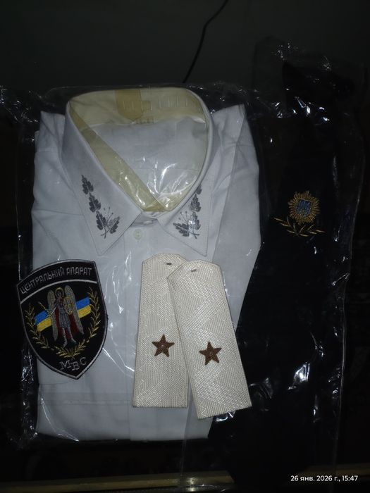 Сорочки, галстук и,шеврони,пагони  МВС.