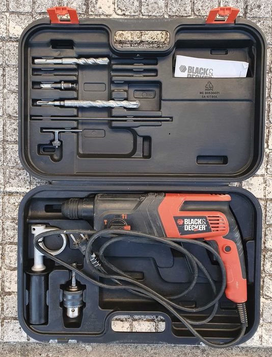 Berbequim / martelo sds Black Decker modelo KD860 com a mala