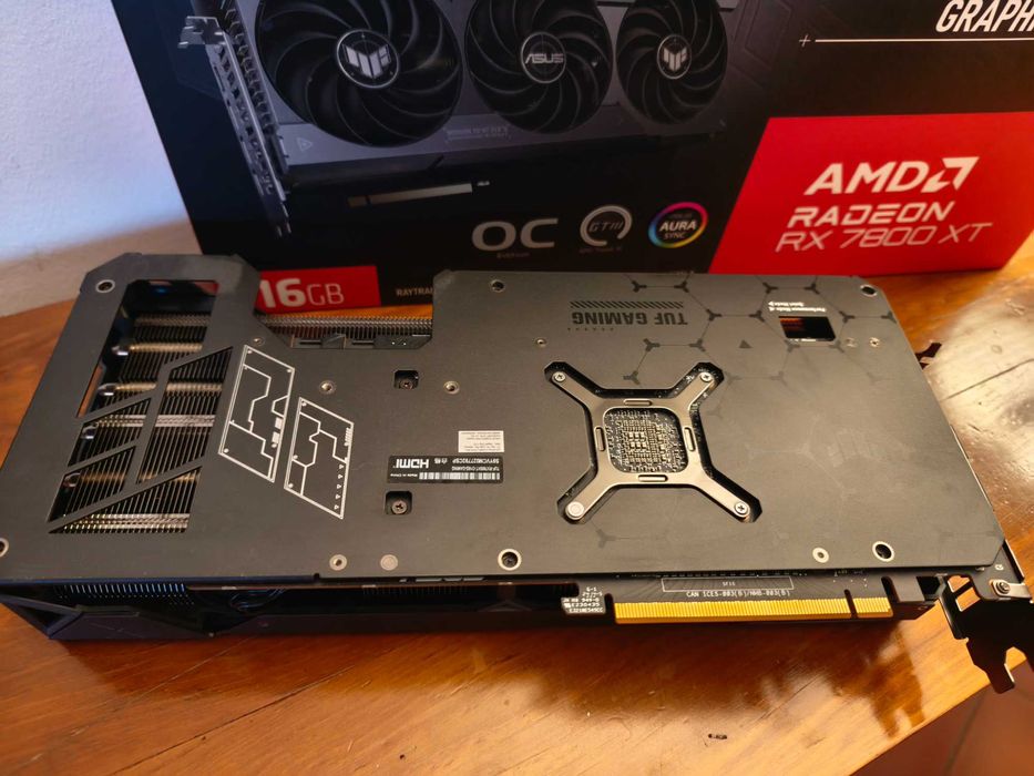 Placa Gráfica - Asus TUF Radeon RX 7800XT OC