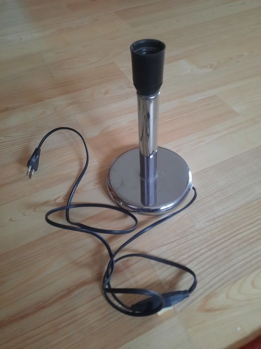 Lampa metalowa chrom stojąca niska