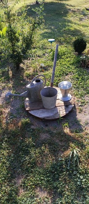 Dekoracje ogrodowe zestaw trzech elementów.