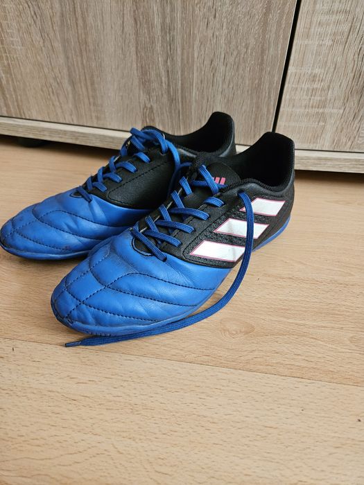 Sprzedam buty do gry w piłkę