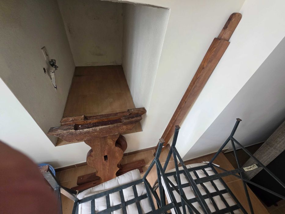 Mesa em pedra marmore com 4 cadeiras