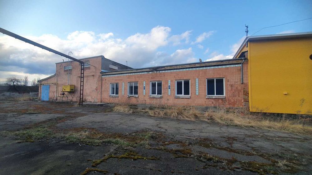 Виробничий комплекс (складські приміщення) в м. Рожище біля м.Луцьк (діл. 0,46га, пл.1347кв.м.)
