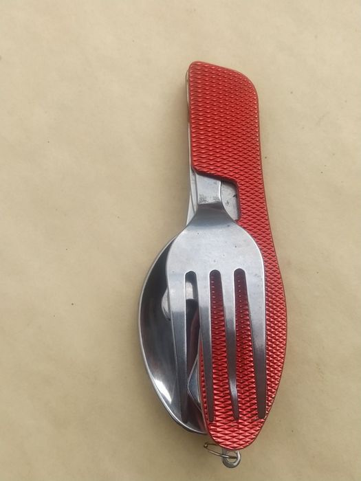 Нож складной для туристов три в одном.