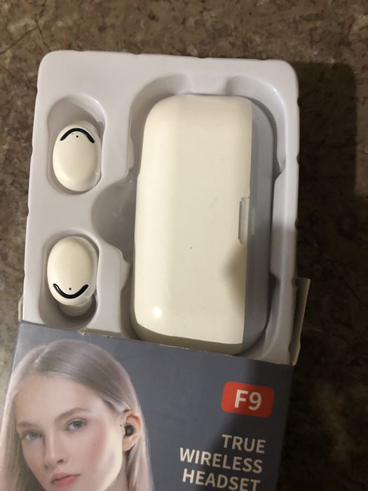 Безпровідне віфі і блюс наушникі сенсорні