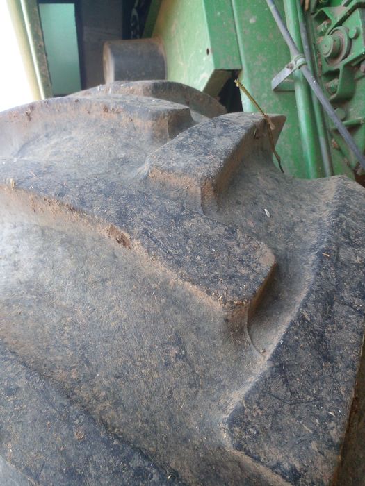 Комбайн Джон ДІР 1042