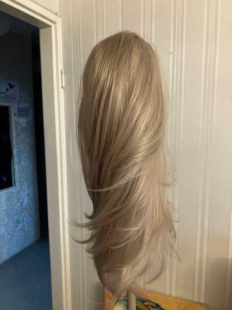 Peruka blond perłowy śliczny kolor, nowa