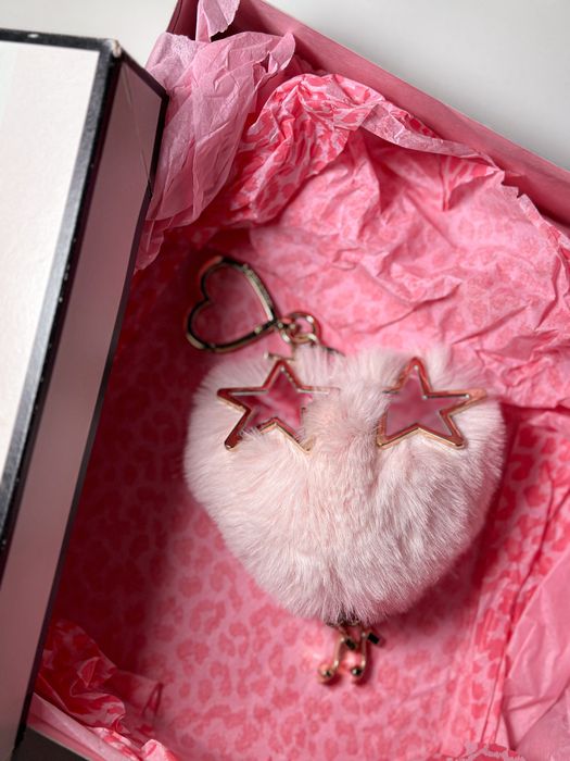 Serduszko Victoria’s Secret zawieszka puchata jak nowa brelochek