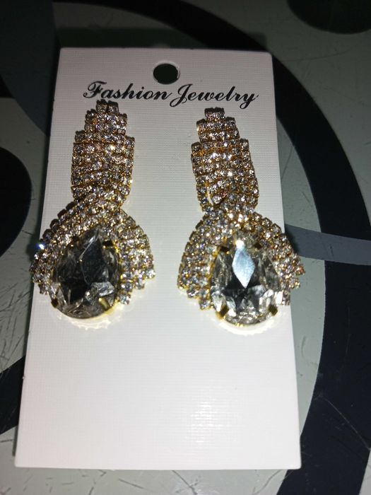 Продам ,різні , довгі сережки.