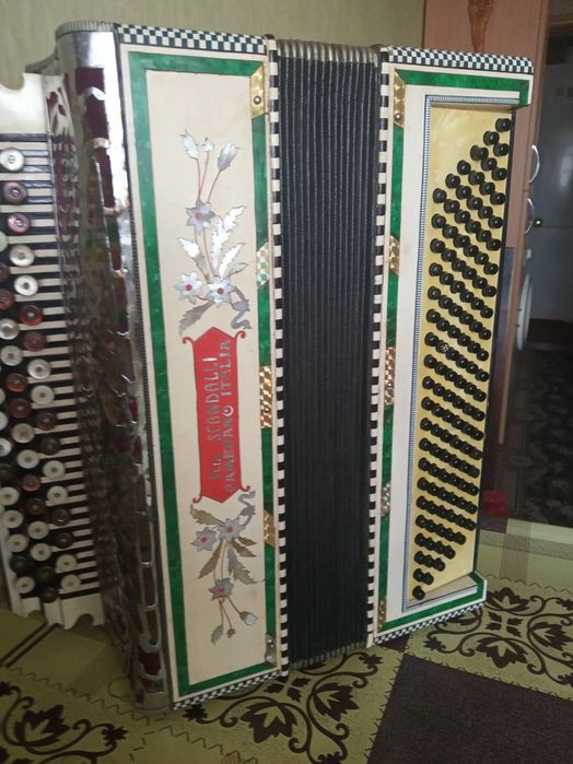 Продам гармонь,акардион ручной работы.