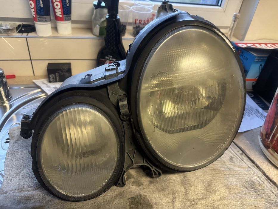 Regeneracja reflektorów samochodowych – polerowanie lamp / Powłoki UV