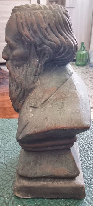 Busto Guerra Junqueiro