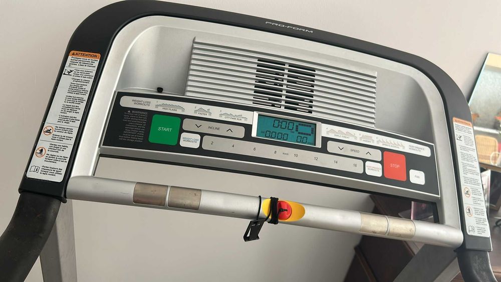 Pro Form Treadmill429595270034247682