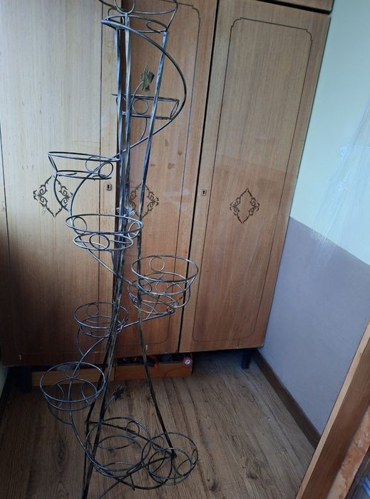 Стелаж,підвазонник,підставка кована спіральна для вазонів,квітів на 10