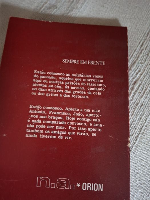 Dois livros de Modesto Navarro por sete euros