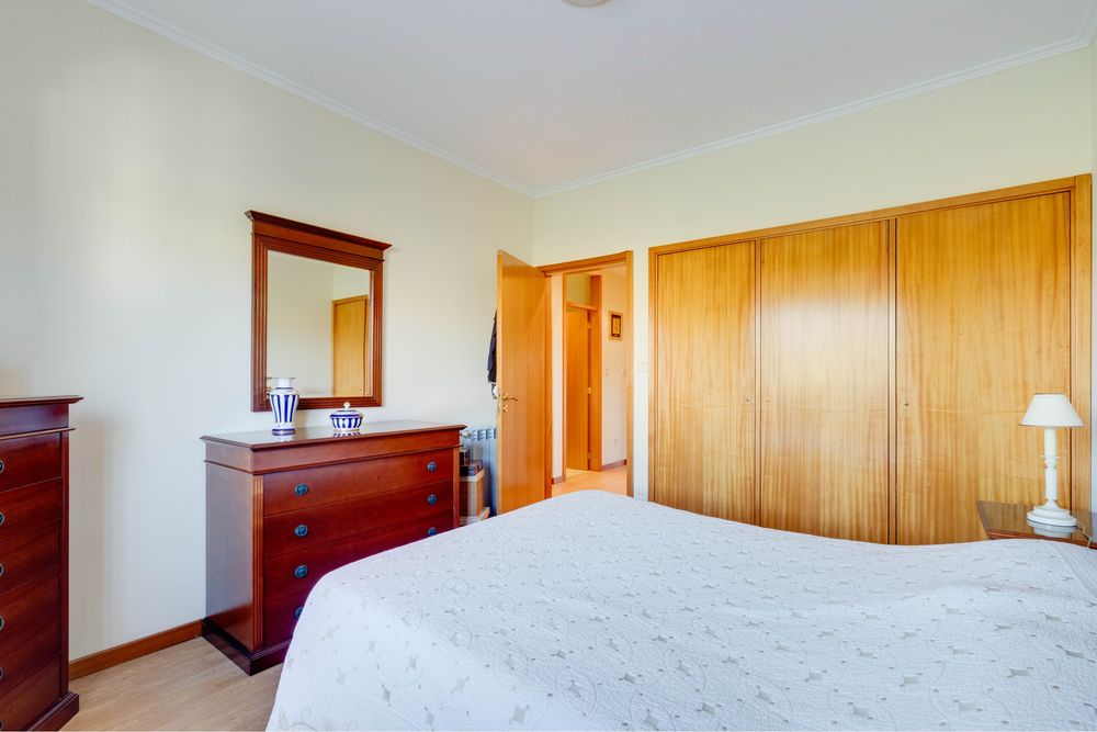 Apartamento T3 em Grijo - Vila Nova de Gaia - Condominio fechado - Box c/ Arrumos privado e lugar de Estacionamento