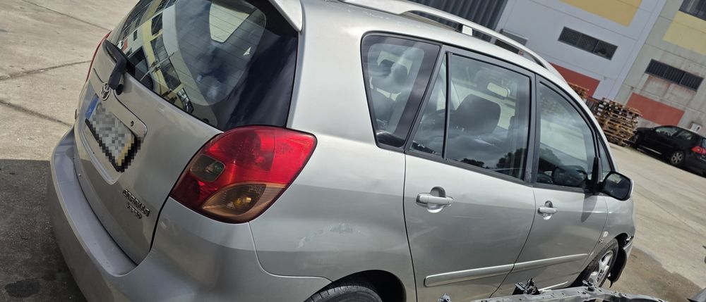 Toyota Corolla Verso 2.0 D4D de 2003 para peças